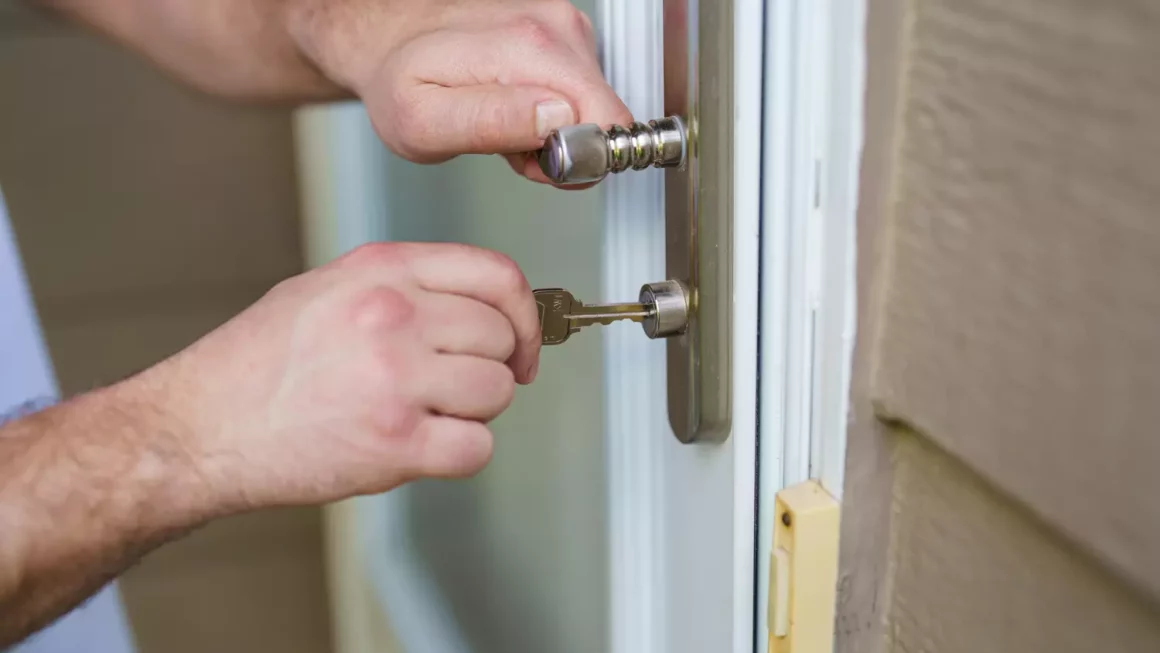 Combien de temps met un serrurier pour intervenir à Paris ?